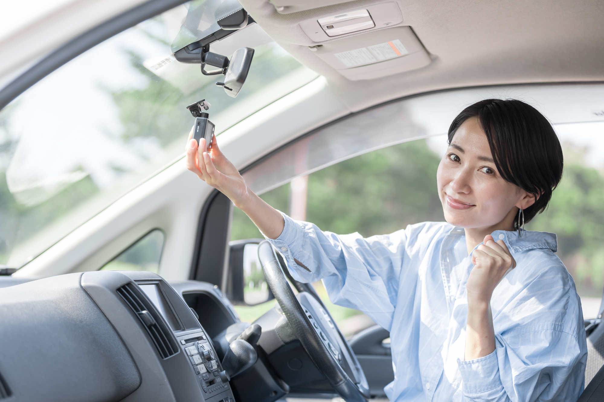 ドラレコの駐車監視機能はどんなシステム？メリットなどをご紹介！
